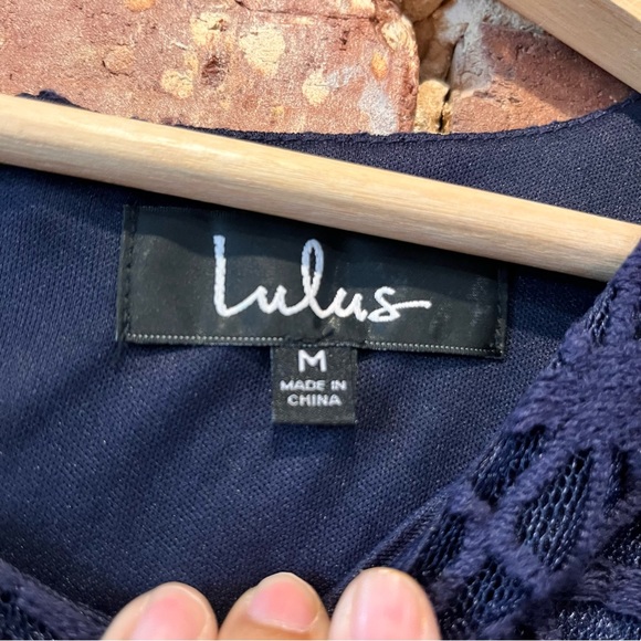 Lulu's Navy Lace Shift Dress Size Medium Back Exposed Zipper - Picture 3 of 8